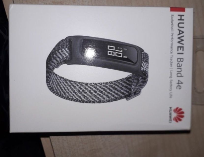 Фитнес браслет HUAWEI band 4e