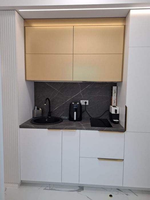 Inchiriez Studio prima linie la mare pe termen lung