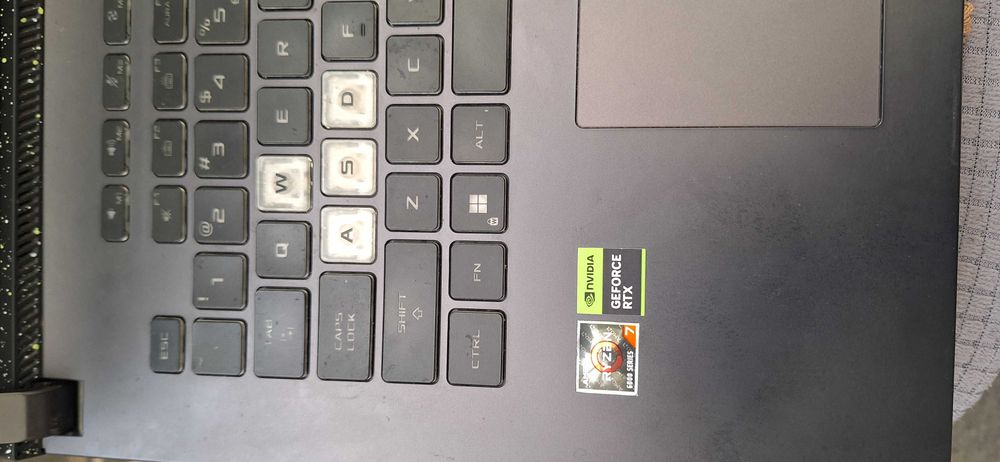 Vand pentru piese Laptop Gaming ASUS ROG Strix G17 G713RC Ryzen™ 7