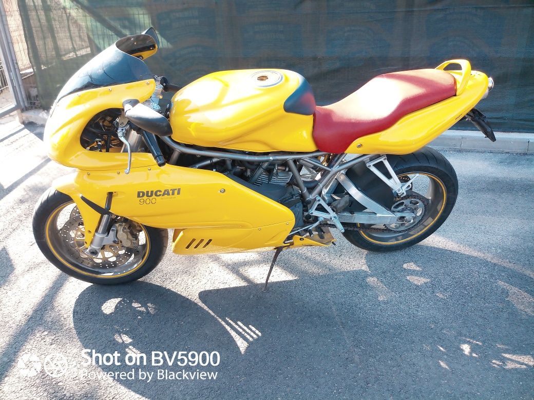 Ducati 900ss, se conduce ușor