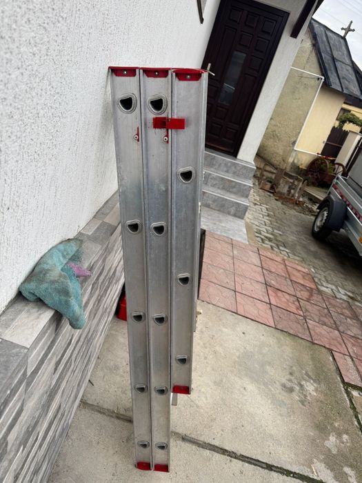 Scară din aluminiu cu 3 tronsoane