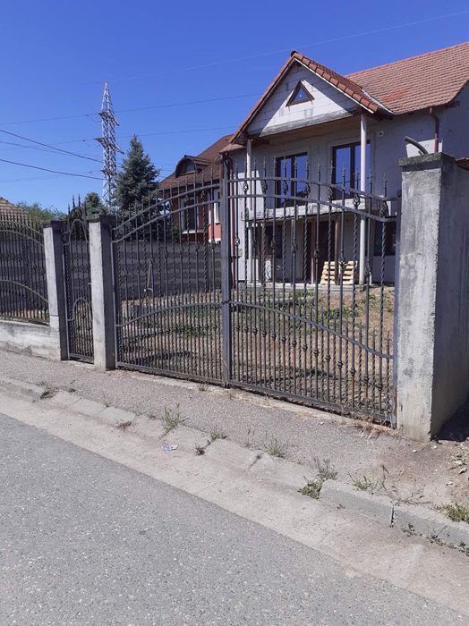 Vând casa semifinisata