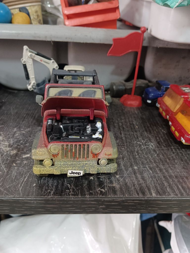 Maisto 1/27 jeep