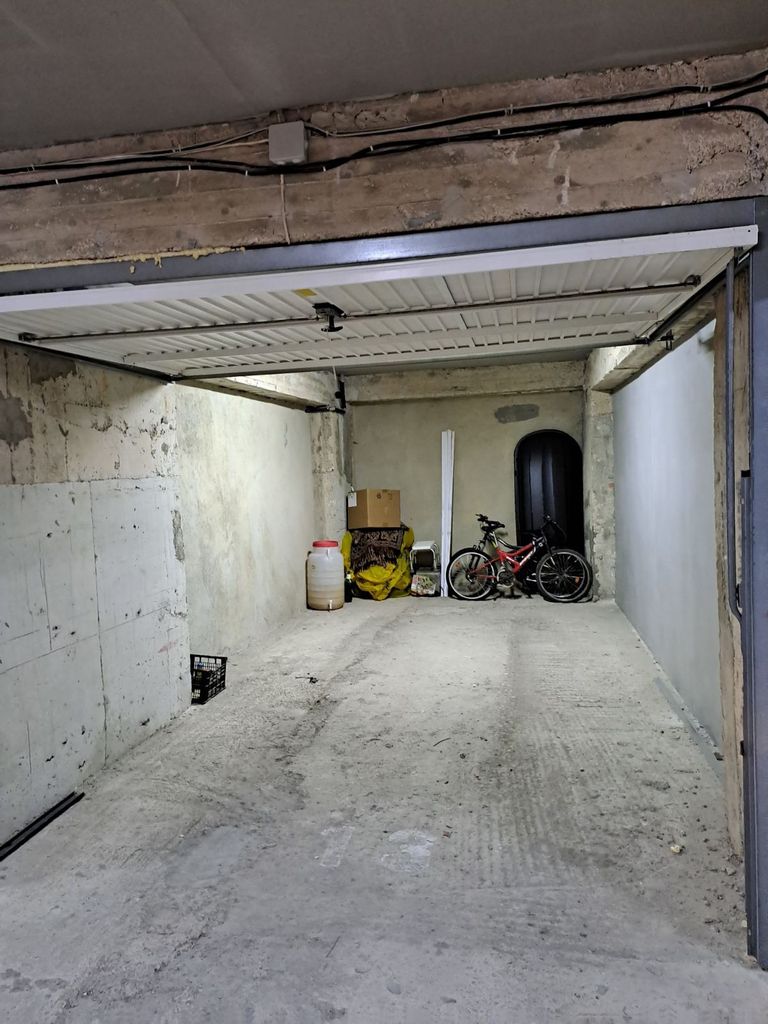 Продава се Гараж / Паркомясто в Варна, Базар Левски - 22 кв.м за 1864 €/кв.м - Снимка #5