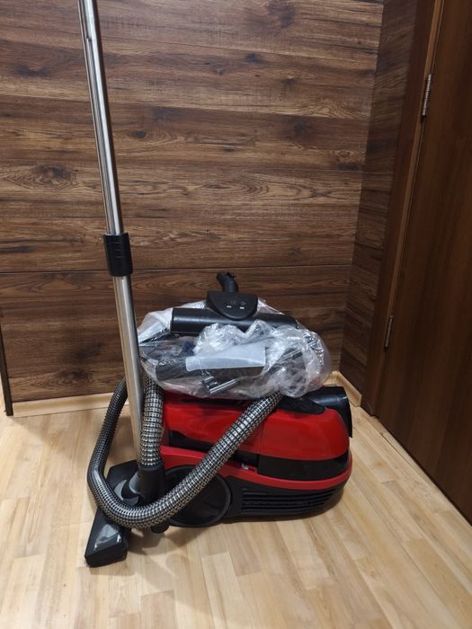 Продавам прахосмукачка Bosch