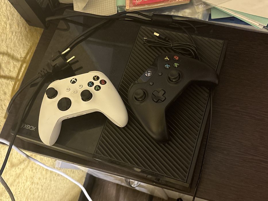 Продам xbox one 256 gb
