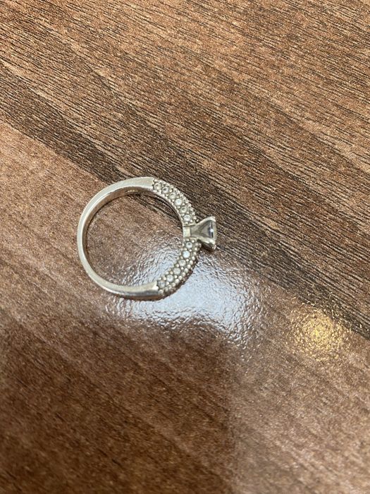 Продаю серебряное кольцо