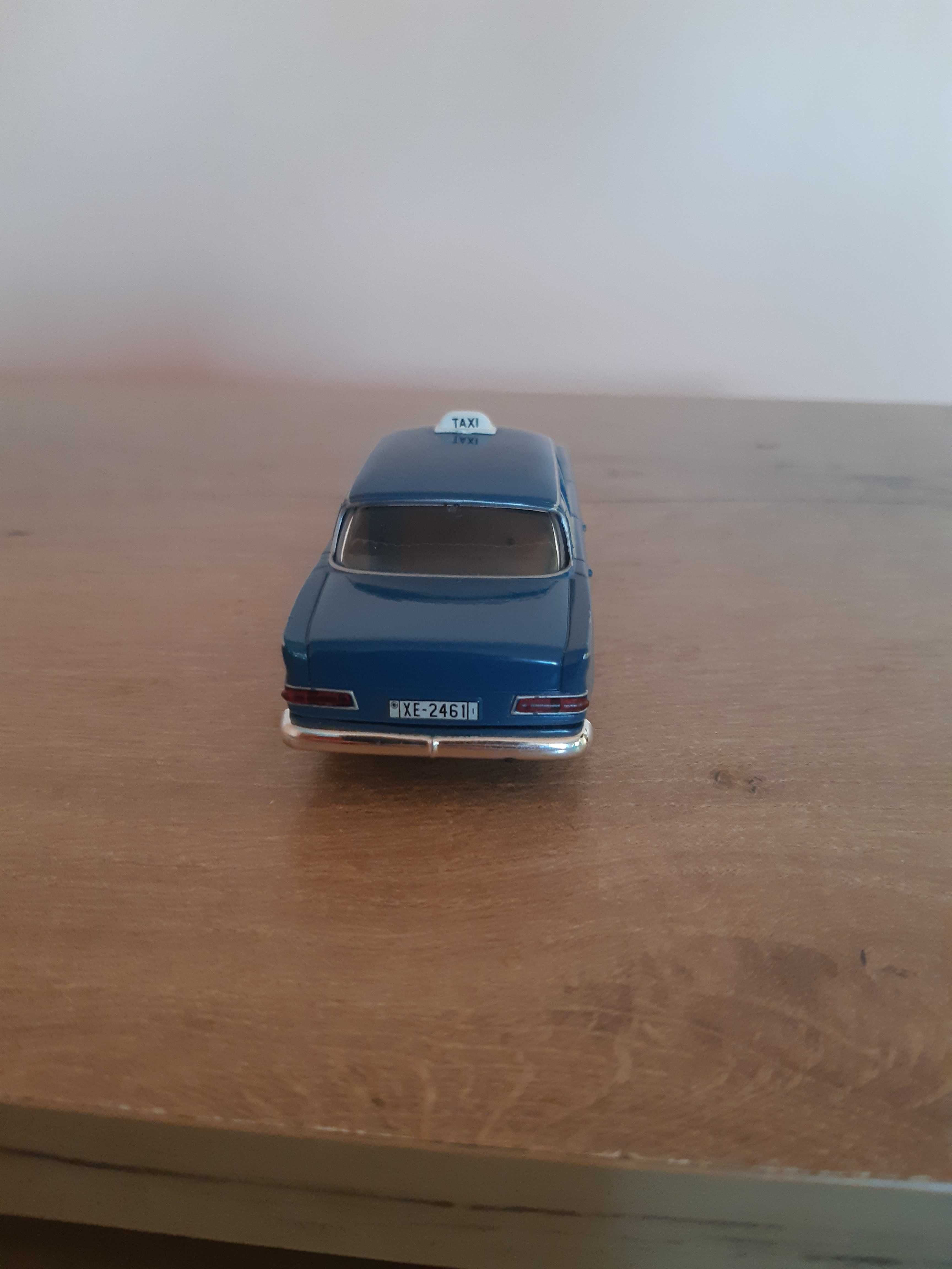Колекционерска количка Mercedes-Benz 300SE Конска глава
