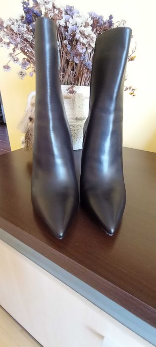 Botine din piele naturala