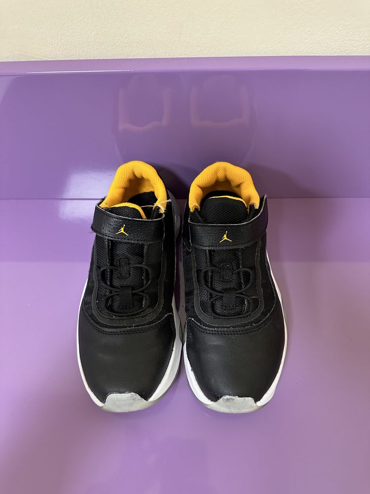 Jordan AIR 11 CMFT LOW - black/yellow