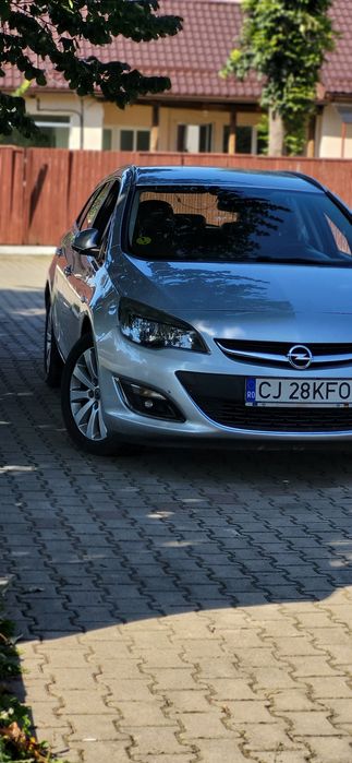 Vând Opel astra j