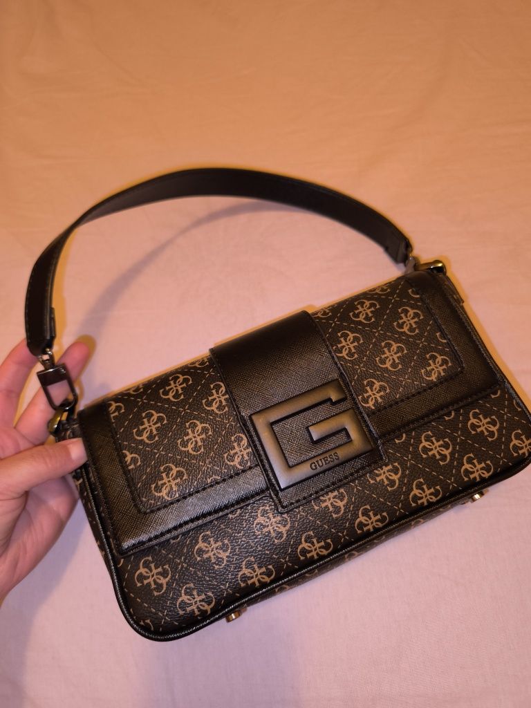 Дамска чанта  Guess