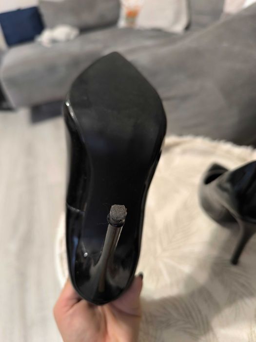 лачени обувки на висок ток