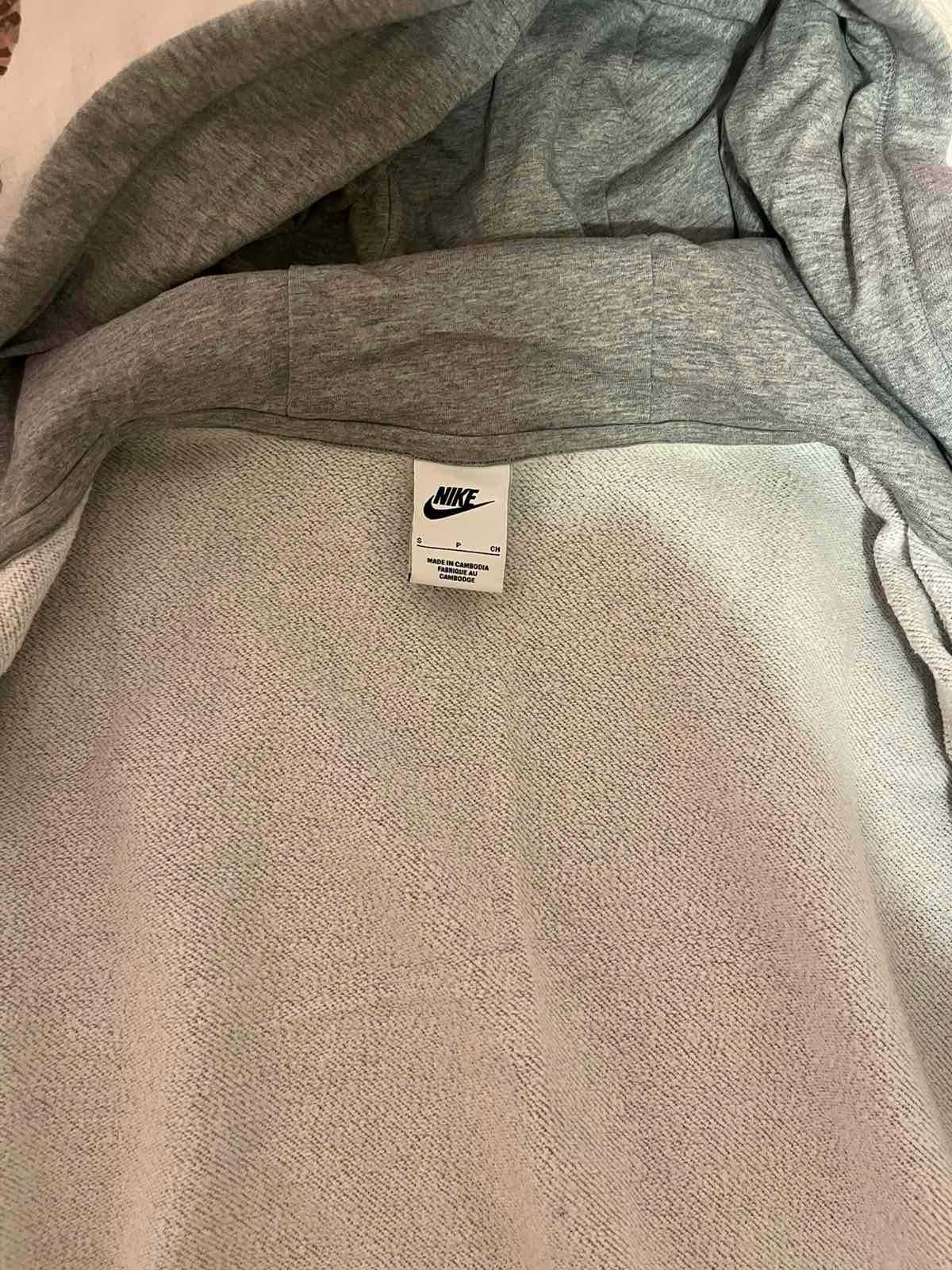 Nike Sportswear сив