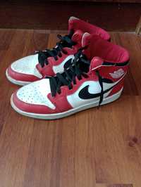 Jordan 1 roși cu alb curați