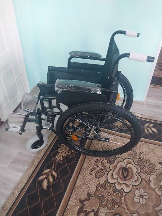 Продам новую инвалидную коляску