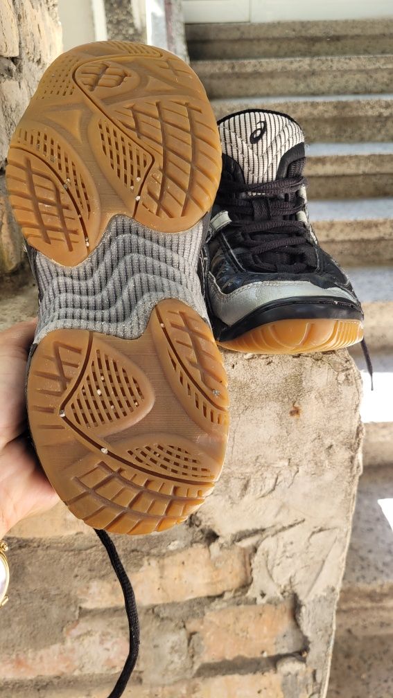 Asics 37 номер маратонки