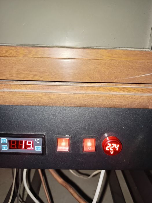 Pishiriqlar uchun xaladelnik sotiladi