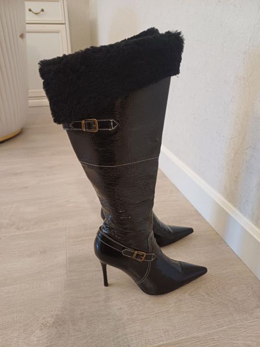 Модельные лаковые сапоги