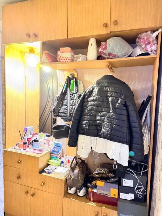 Продам прихожий стол