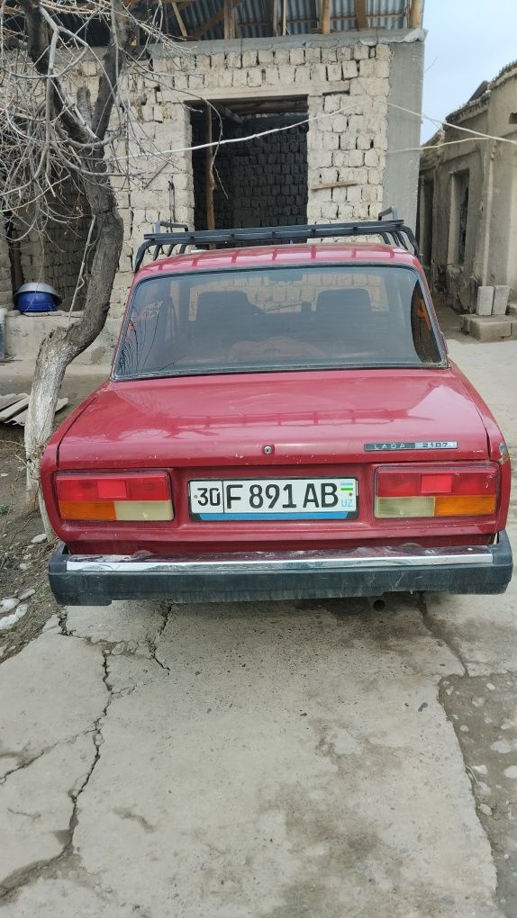 Vaz 2107 sotiladi