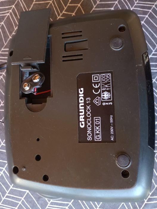 Radio cu ceas și alarmă Grundig!