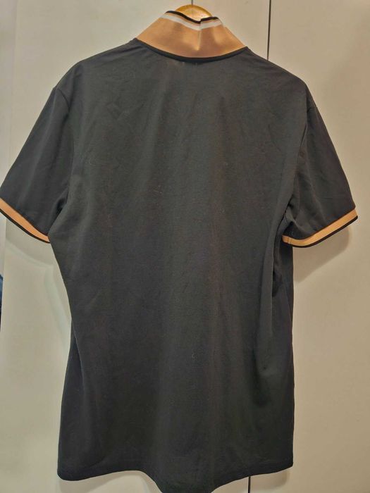 Тениска с широка яка