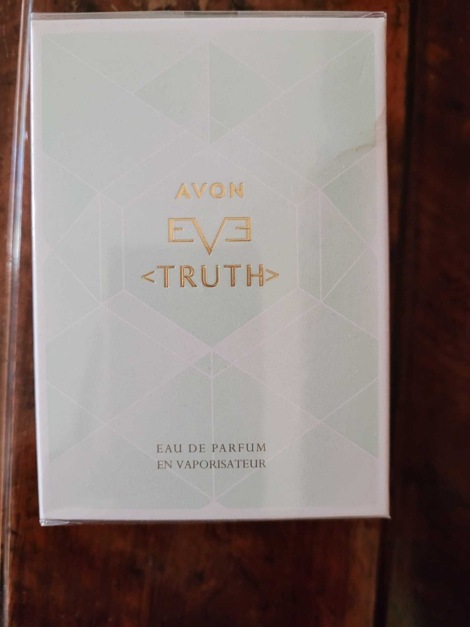 apa de parfum Eve Embrance  sau Truth Avon