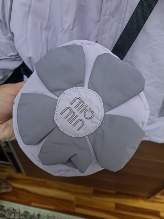 Продам тёплую куртку на девочку 6-7 лет Б/У