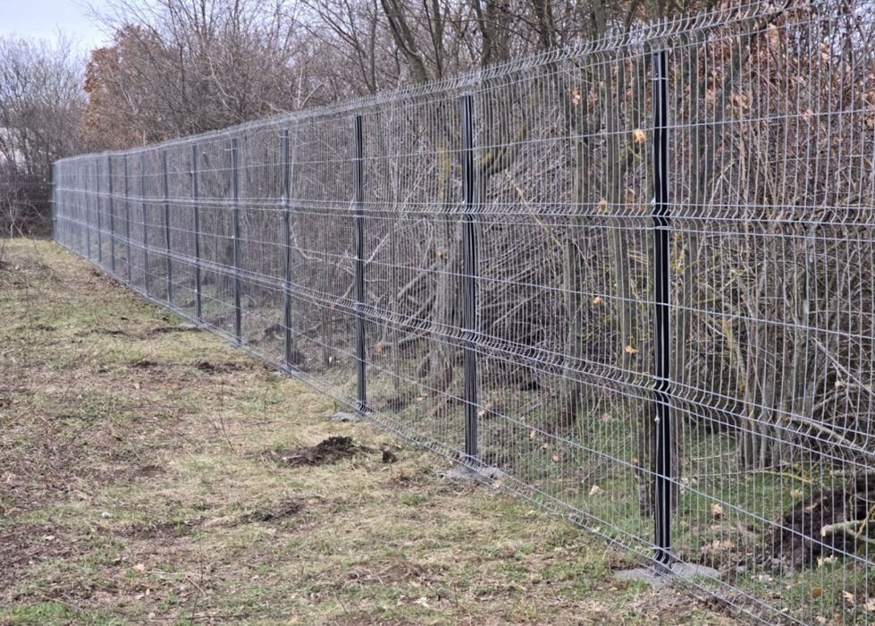 Împrejmuire terenuri cu garduri