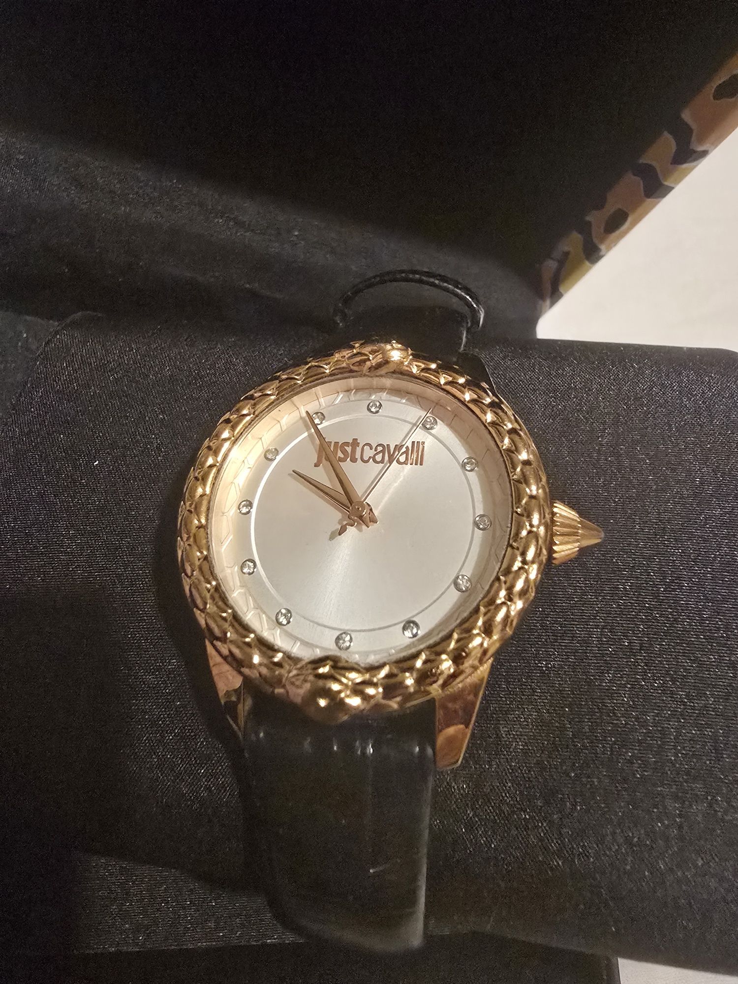 Нов дамски часовник Just cavalli