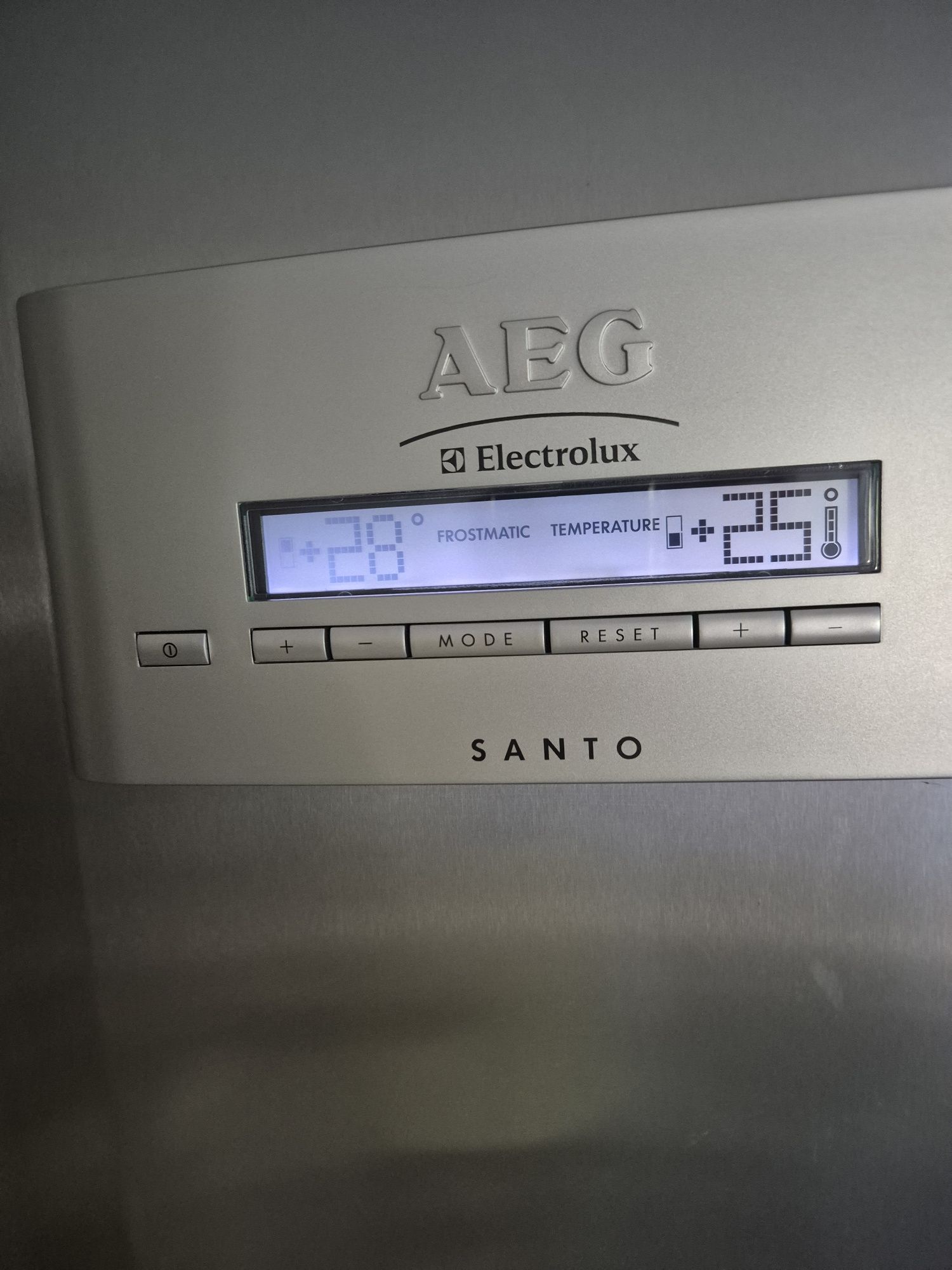 Като нов. Хладилник с фризер AEG-Santo 80408 KG