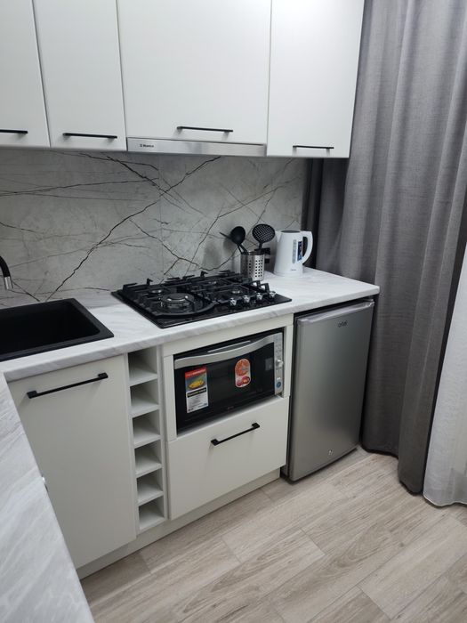 1 комнатная квартира суперЛЮКС в центре 15000т.
Дизайнерский ремонт, н