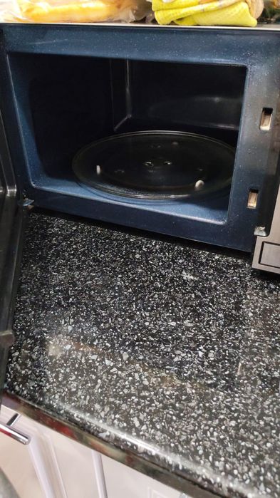 Продам Микровольную печь почти новую