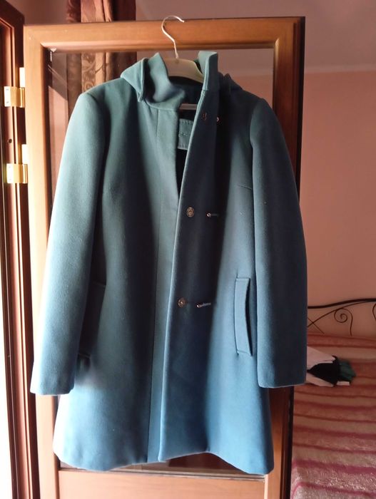 Vand un palton f frumos