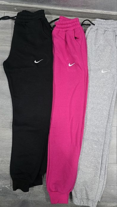 Set pantaloni grosi 
Maro  S  M L XL 
Roz  S M  L XL 
Rosu S. M. L. XL