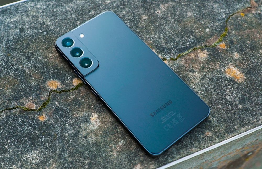 Galaxy s22  NOU  la cutie