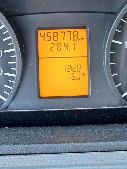 Продавам мерцедес вито