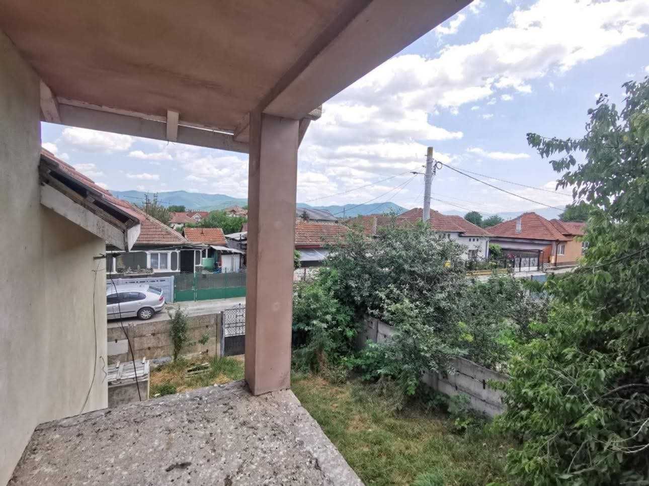 Vând casă în Hațeg