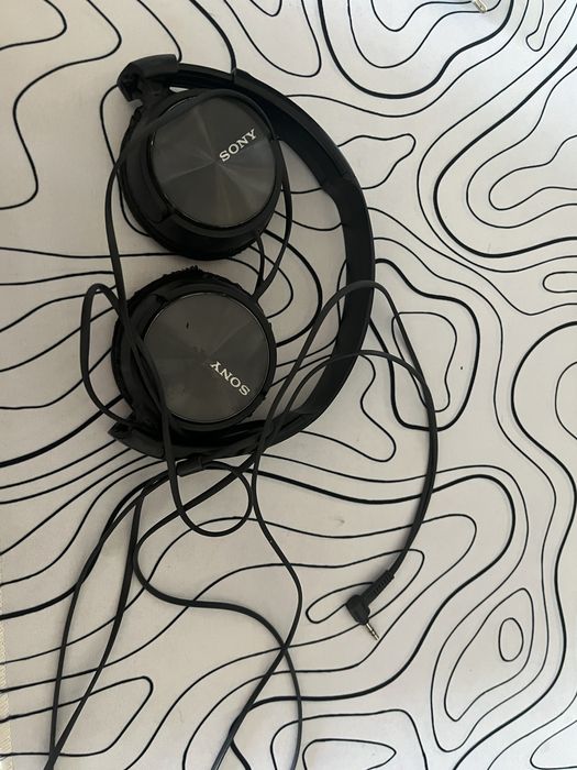 Продам наушние от sony, очень хорошо звучит