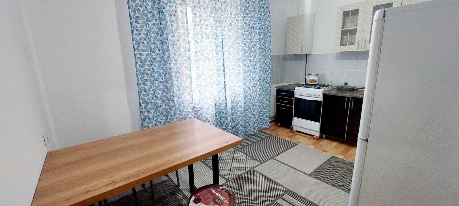 Сдаётся 3-х комн. квартира в районе МКР. Арай