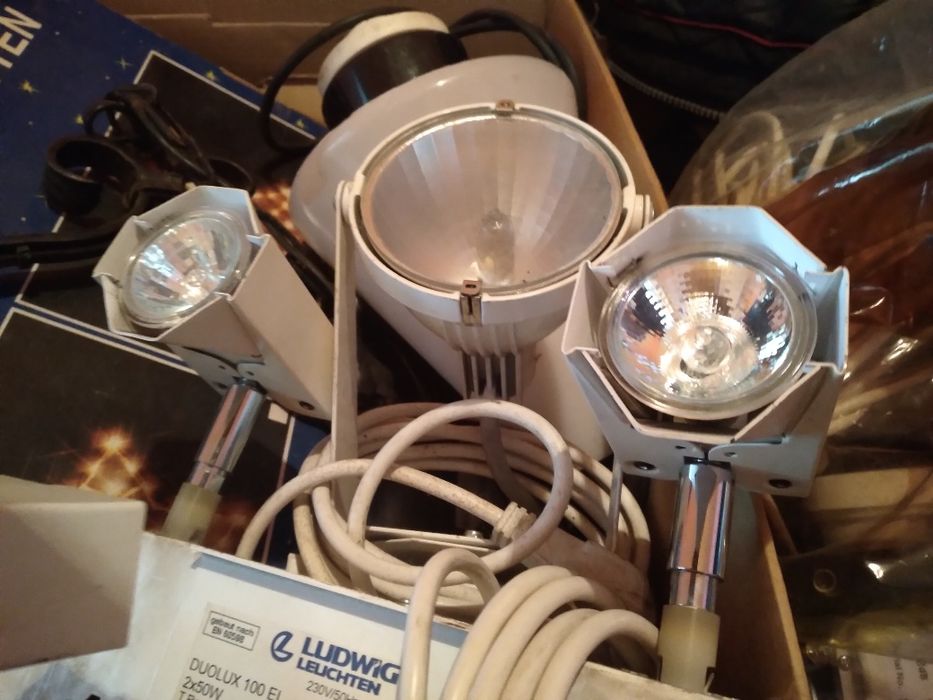 Lampa cu leduri si suport prindere.