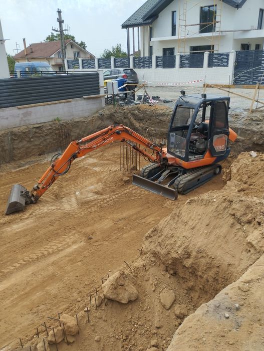 Minixcavator branșamente gaze, apă, curent electric, funda