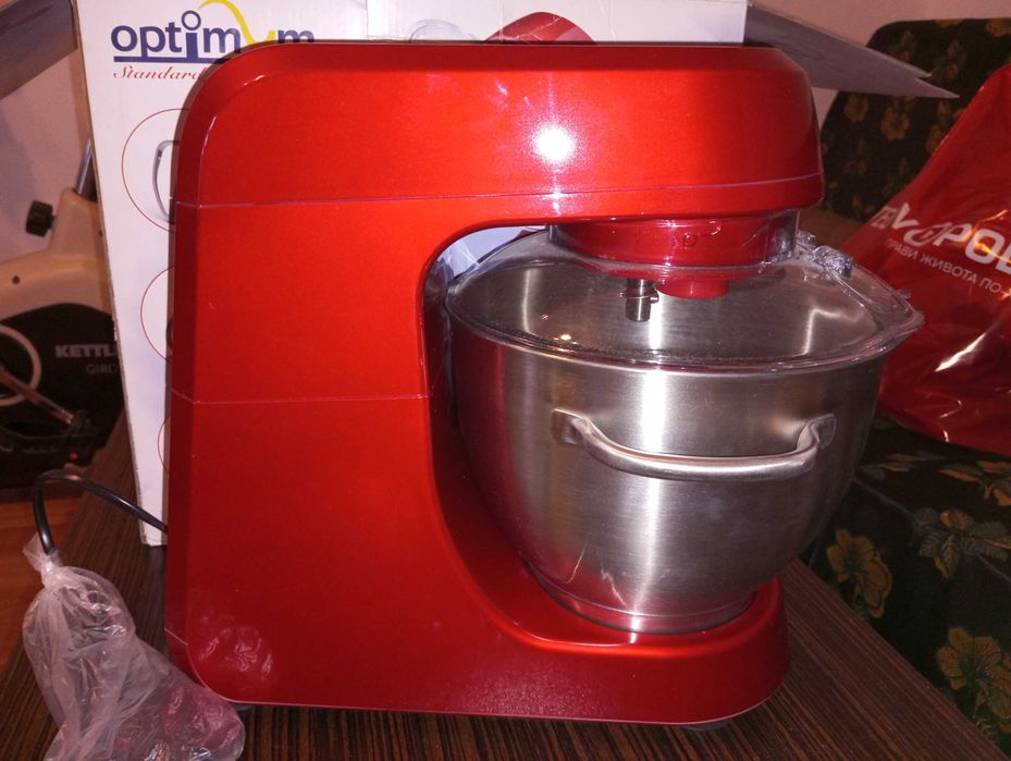 Многофункционален кухненски робот