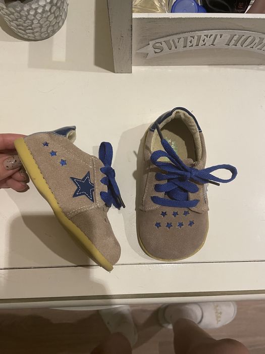 Абсолютно новые ботиночки из натур. замши р.23 (14 см. по стельке)