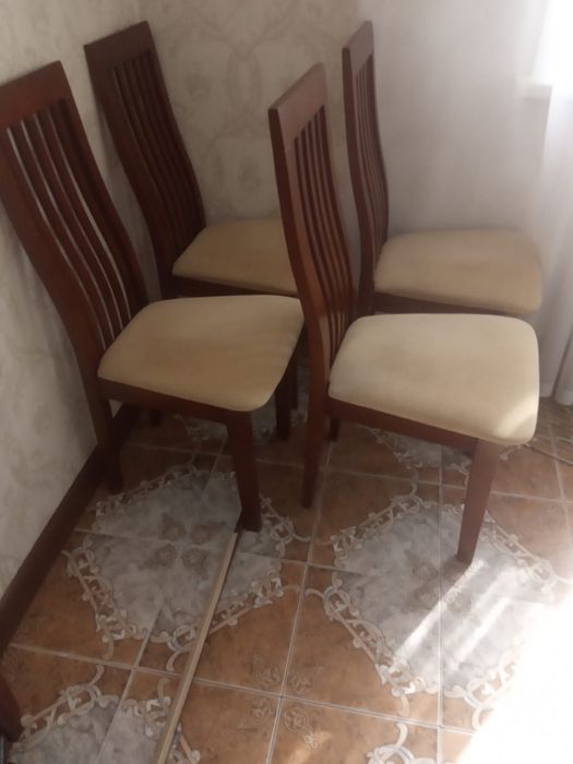 Стулья 4 штуки в хорошем состоянии