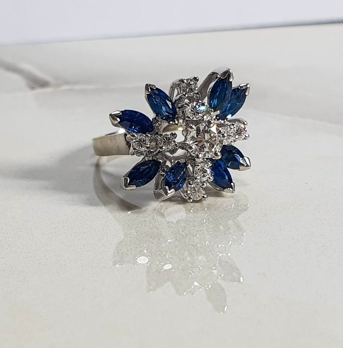 Inel din aur alb de 18K cu diamante naturale și topaz albastru