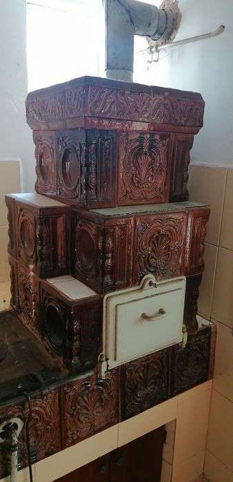 Soba de teracotă cu plită și cuptor pentru gătit