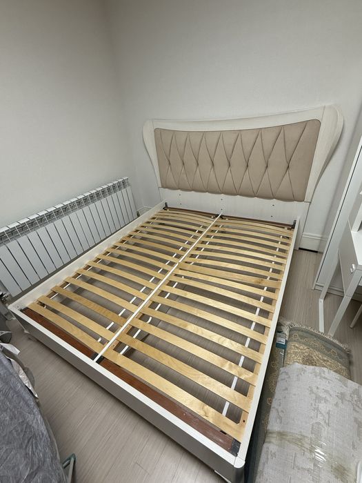 Продаю кровать без матраца