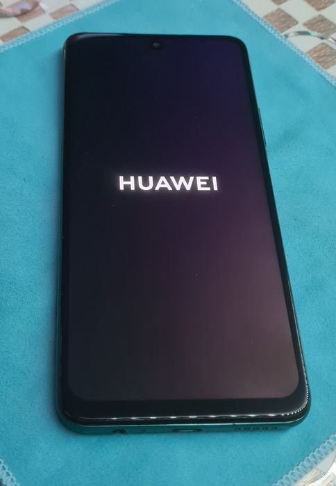 Huawey model Y 7 A 128 Gb stocare cu 4 Gb rami cu încărcător original